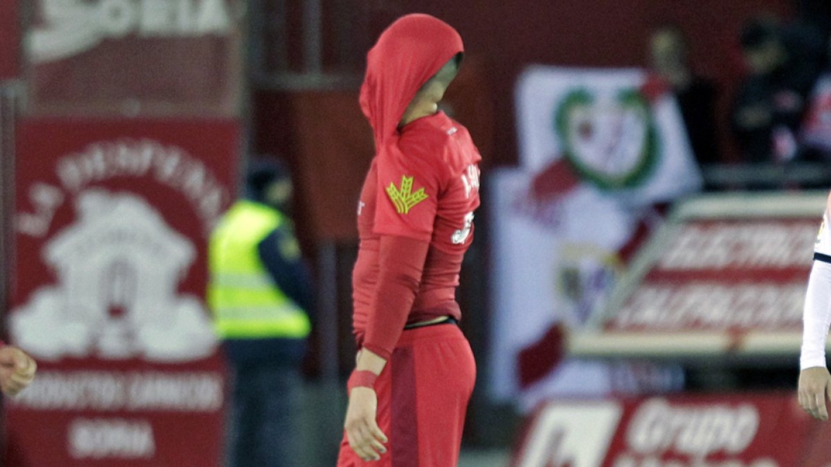Un jugador del Numancia en un partido de la presente temporada. MARIO TEJEDOR