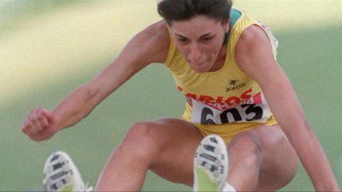 La saltadora Conchi Paredes.-