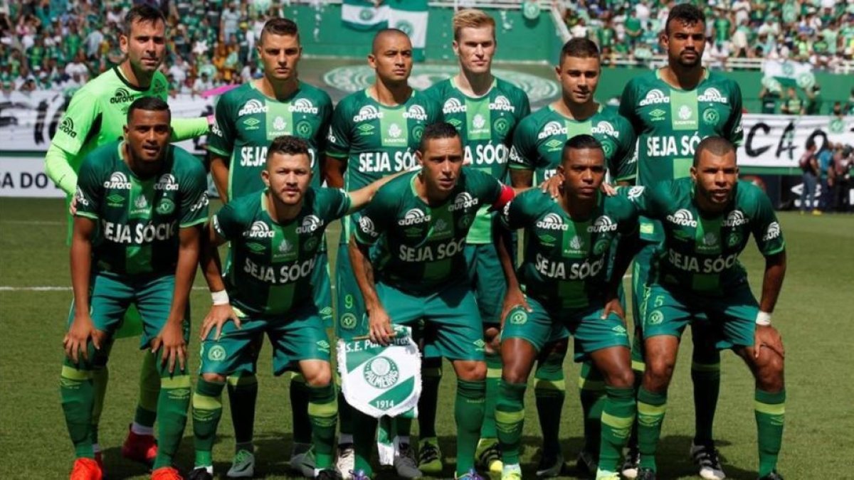 El Chapecoense, antes de un partido contra el Palmeiras.-REUTERS / PAULO WHITAKER