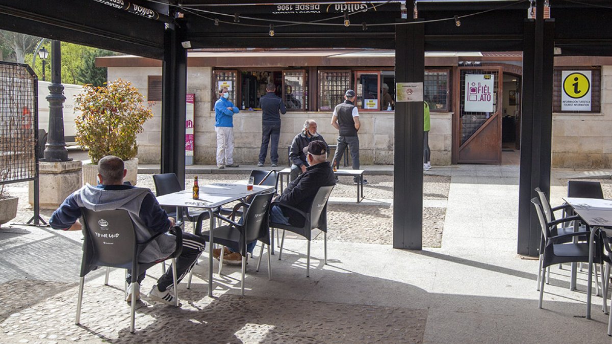 Terraza del fielato - MARIO TEJEDOR