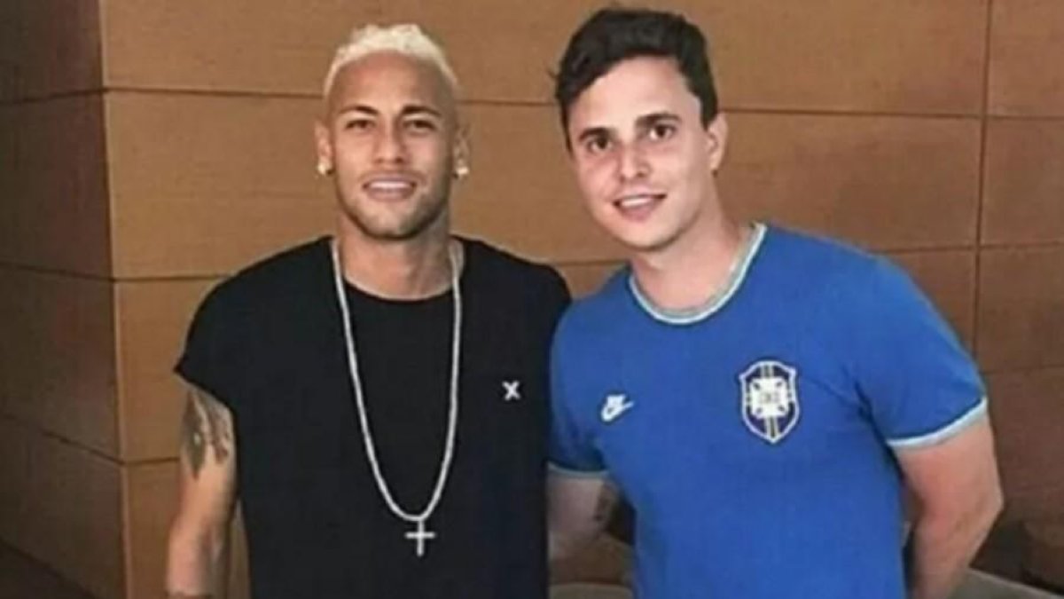Neymar, teñido de rubio.-