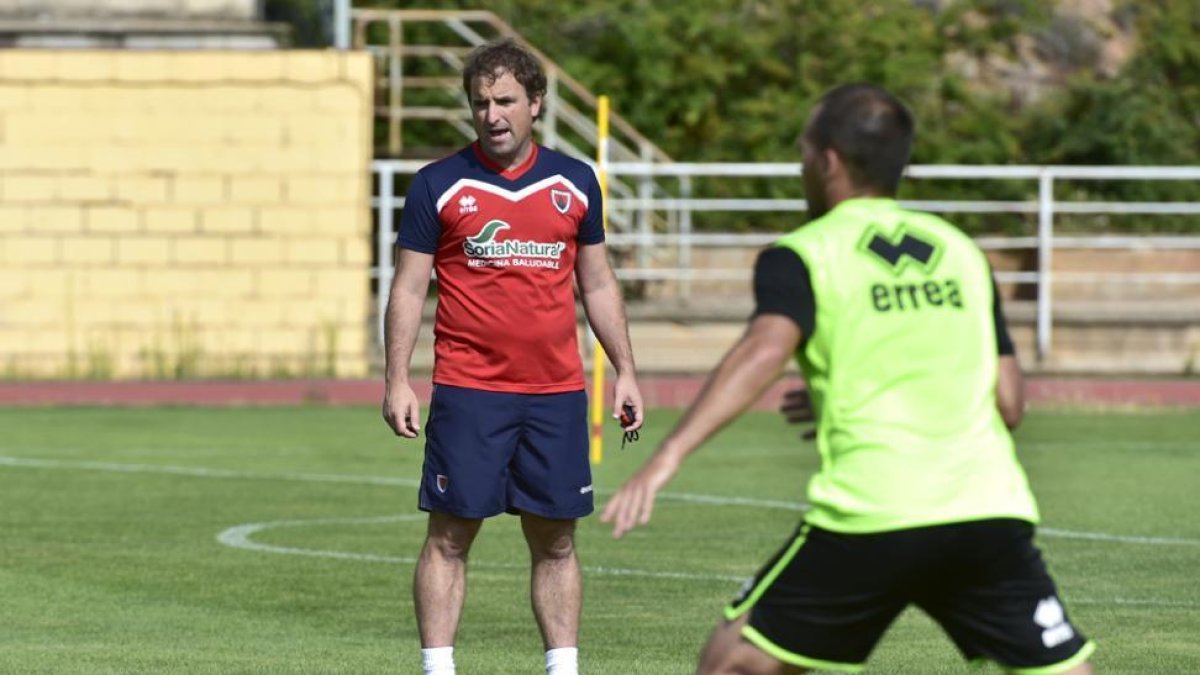 El entrenador del Numancia, Jagoba Arrasate.-VALENTÍN GUISANDE