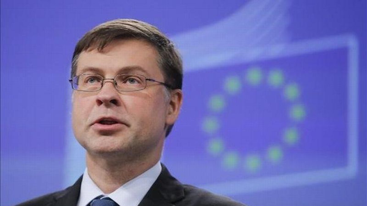 Valdis Dombrovskis, actual vicepresidente de la Comisión Europea y exprimer ministro de Letonia.-EFE / OLIVIER HOSLET