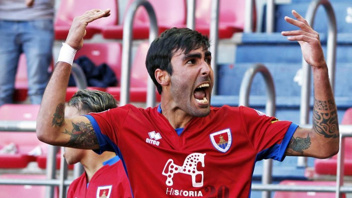 Escassi celebra el golazo que le daba la tranquilidad al Numancia en su victoria ante el Alorcón.-Mario Tejedor