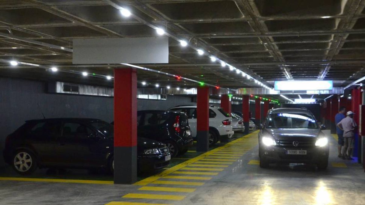 Interior del parking de Mariano Granados y el Espolón.-ÁLVARO MARTÍNEZ