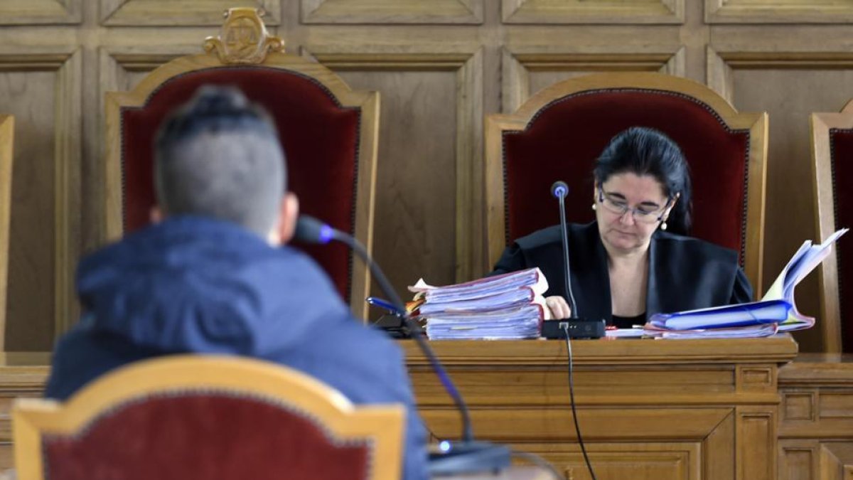 Un momento del juicio celebrado en el Juzgado de lo Penal el pasado 13 de marzo.-VALENTÍN GUISANDE
