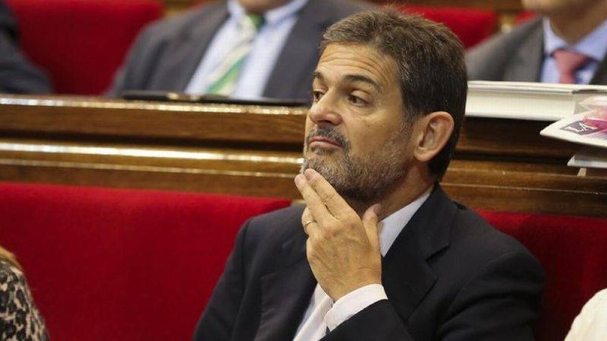 Oriol Pujol, en su escaño, en uno de sus últimos días como diputado.-Foto: DANNY CAMINAL