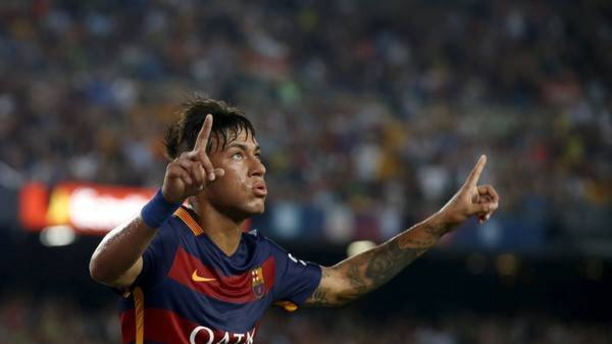 Neymar celebra el gol que marcó ante la Roma en el trofeo Gamper celebrado el 5 de agosto.-Foto: REUTERS / ALBERT GEA
