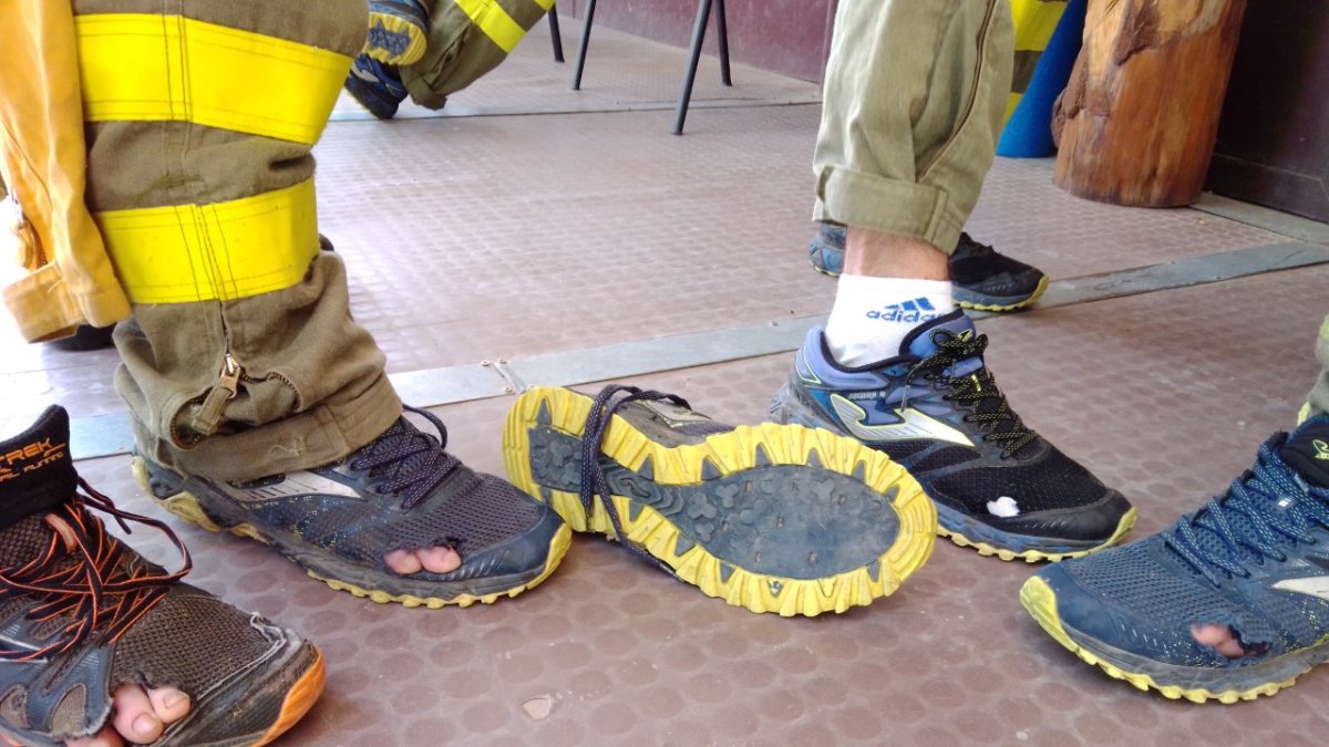 El calzado deportivo de los bomberos de la Brif de Lubia. HDS
