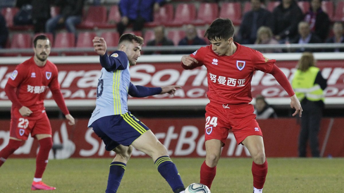 Álvaro Aguado quiere conseguir en Elche su primera victoria vistiendo la camiseta del Numancia. LUIS ÁNGEL TEJEDOR