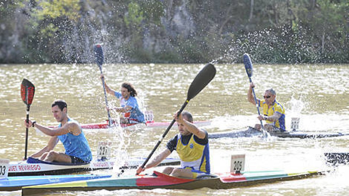 La segunda regata de San Saturio triplicará el número de participantes de la primera. / ÁLVARO MARTÍNEZ-