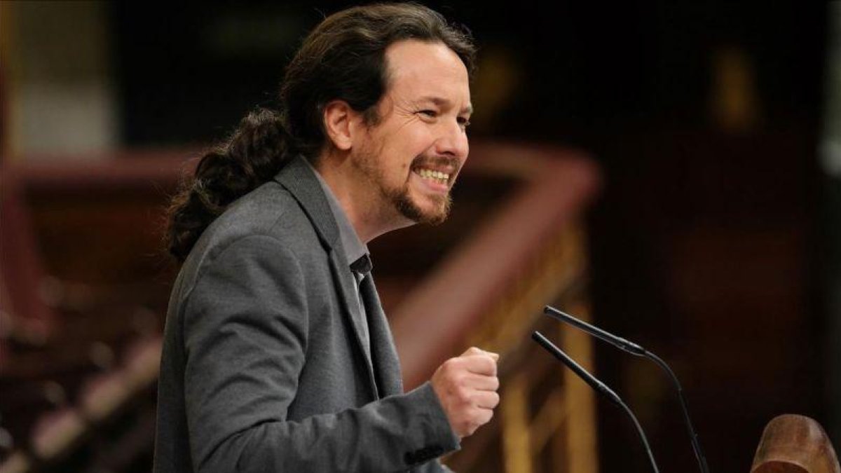 Pablo Iglesias, líder de Podemos, en la tribuna del Congreso durante el debate de pensiones de hoy.-JUAN MANUEL PRATS