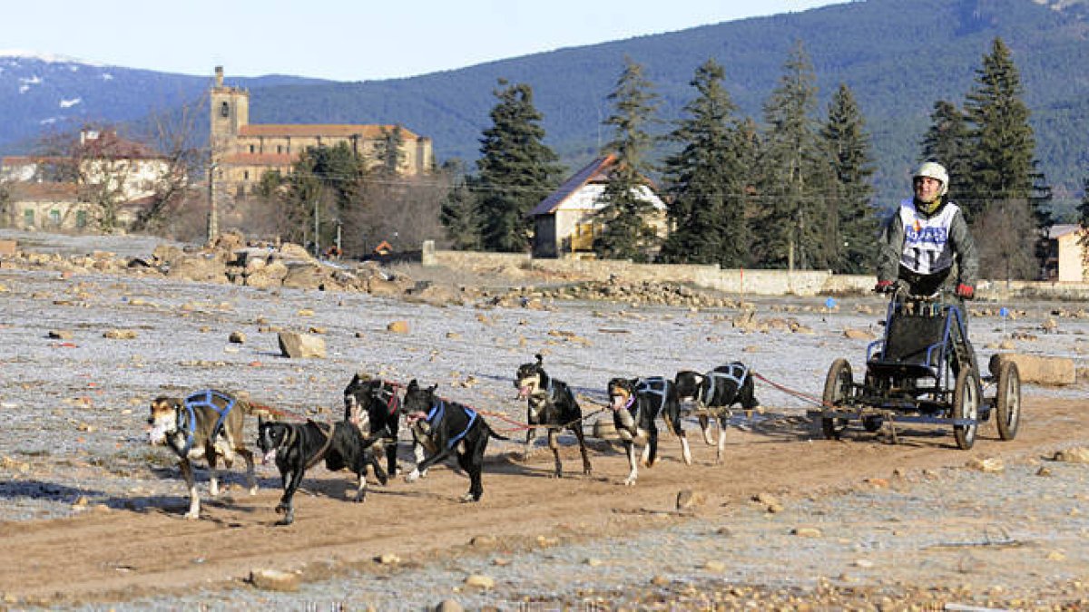 Más de 100 mushers han competido en el Nacional celebrado en Vinuesa. / VALENTÍN GUISANDE-