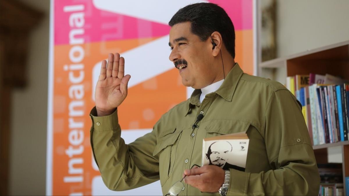 El presidente de Venezuela en el programa de radio y televisión Los domingos con Maduro. /-REUTERS