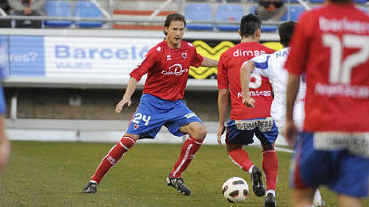 Culebras en una acción del encuentro del sábado ante el Tenerife. / V. Guisande-