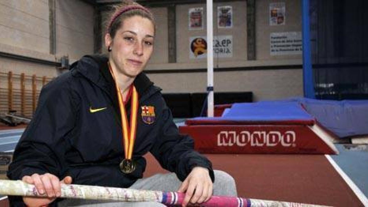 La pertiguista que entrena en el Caep Soria, Carla Franch. / ÁLVARO MARTÍNEZ-