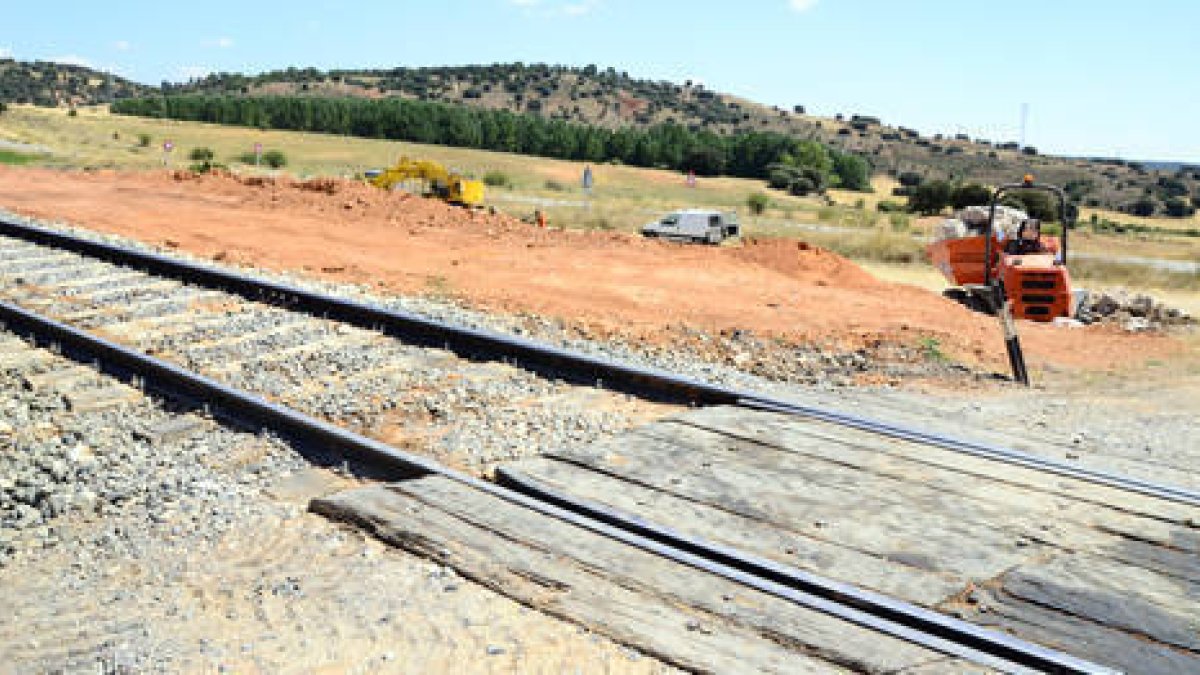 Las obras de la Soria-Torralaba continúan durante el mes de agosto, pero con mínimas actuaciones . / REPORTAJE GRÁFICO DE ÁLVARO MARTÍNEZ-
