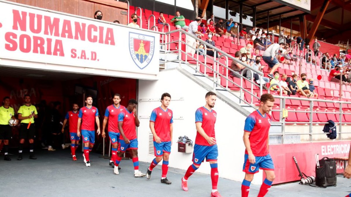 La tribuna de preferencia de Los Pajaritos en los prolegómenos del choque ante Osasuna. GONZALO MONTESEGURO
