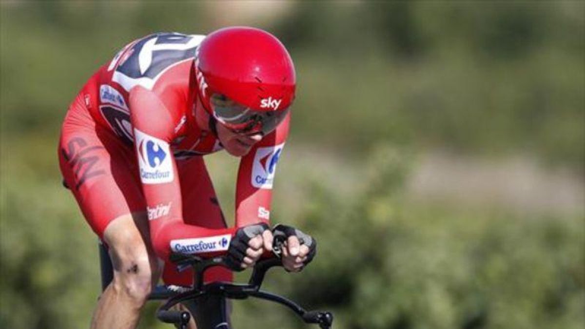 Froome, durante la contrarreloj de Logroño.-EFE / JAVIER LIZÓN