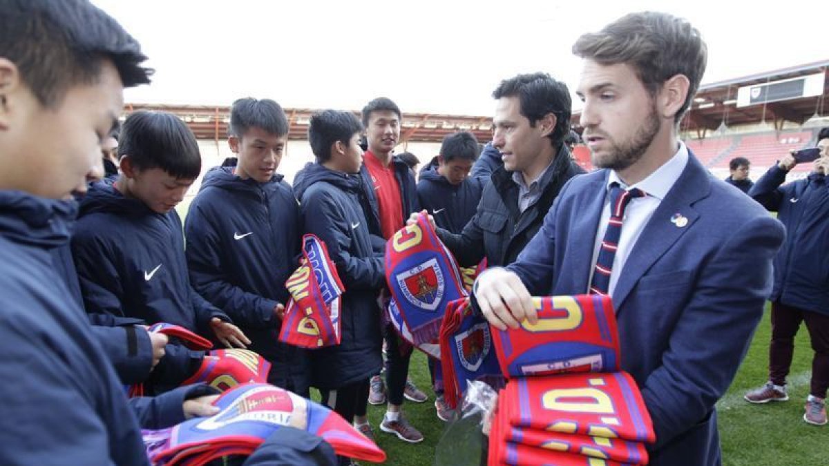 La selección de China fue recibida en Los Pajaritos de cara a su participación en el torneo.-Luis Ángel Tejedor