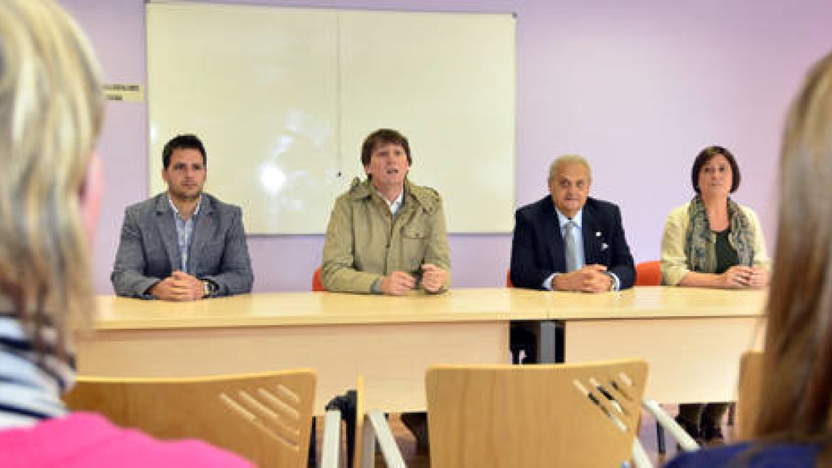 Jesús Ciria, Carlos Martínez, Antonio Esteban y Pilar Sánchez Barreiro, ayer en la jornada de intercambio de experiencias empresariales. / ÁLVARO MARTÍNEZ-