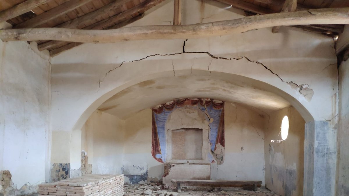 Interior de la ermita que pretende rehabilitar Valdelagua. HDS