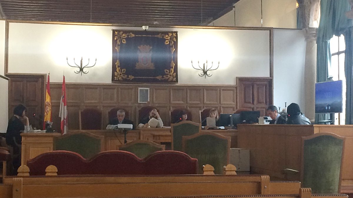 La Audiencia Provincial de Soria condena a año y medio de cárcel a un vecino de Soria por un delito de pornografía infantil.-M.H.