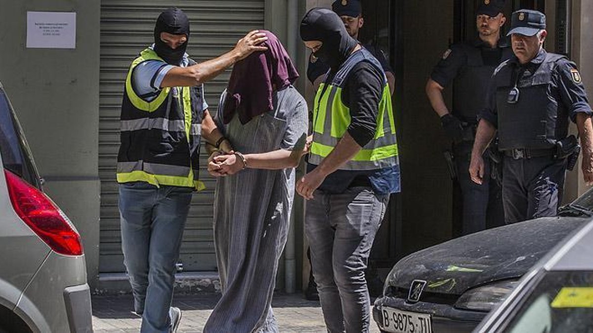 Detenido en Valencia un presunto yihadista que había creado un entramado virtual dedicado a ensalzar el ideario del DAESH.-MIGUEL LORENZO