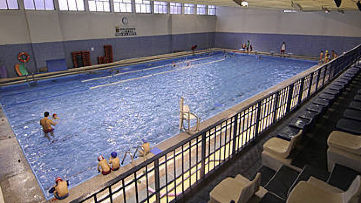 La piscina de la Juventud que el Ayuntamiento prevé cerrar en septiembre. / ÁLVARO MARTÍNEZ-