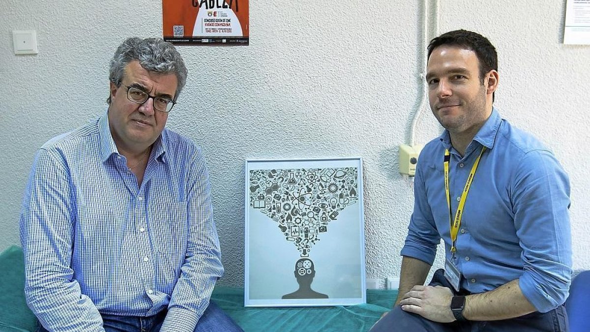 Los neurólogos Ángel Luis Guerrero y David García en el Edificio Rondilla de Valladolid.-- J, M. LOSTAU