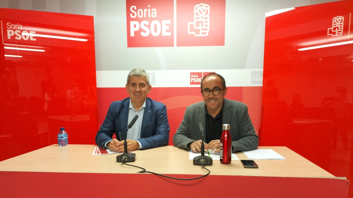 El diputado Javier Antón y el senador y secretario provincial, Luis Rey, tras valorar los Presupuestos del Estado. HDS
