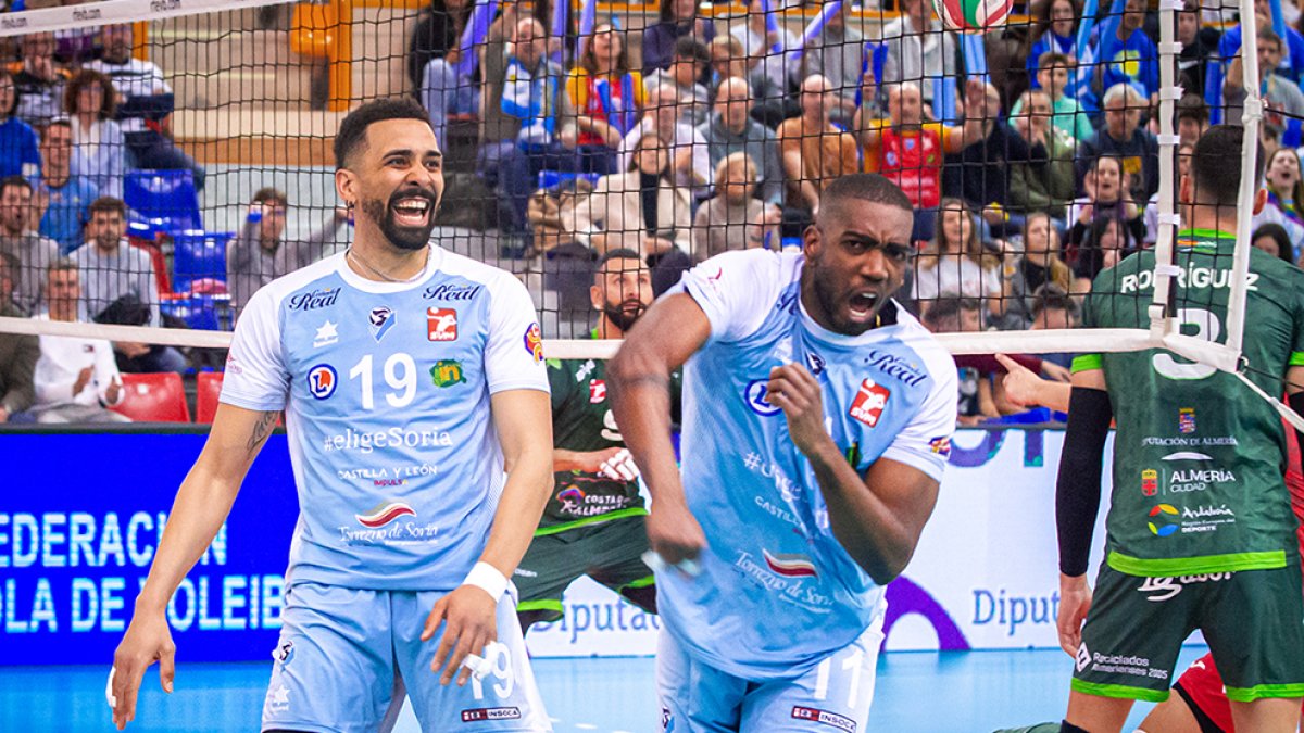 Moreno celebra un punto del Rio Duero frente al Unicaja Almería en la Copa. MARIO TEJEDOR