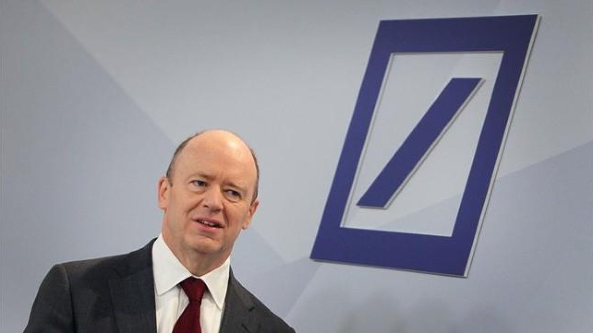 El copresidente del Deutsche Bank, John Cryan, en la sede de la entidad, en Fráncfort.-AFP / DANIEL ROLAND