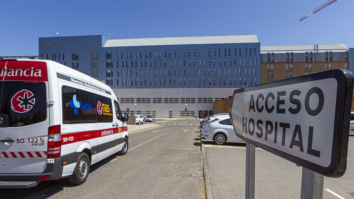 La falta de profesionales repercute en la asistencia sanitarias. MARIO TEJEDOR