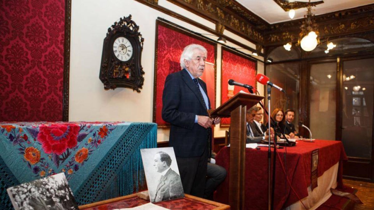 Intervención de Manuel Núñez Encabo, presidente de la Fundación Antonio Machado, en e lacto de nombramiento de Antonio Macahdo como Periodista de Honor con la presencia de-CONCHA ORTEGA / ICAL