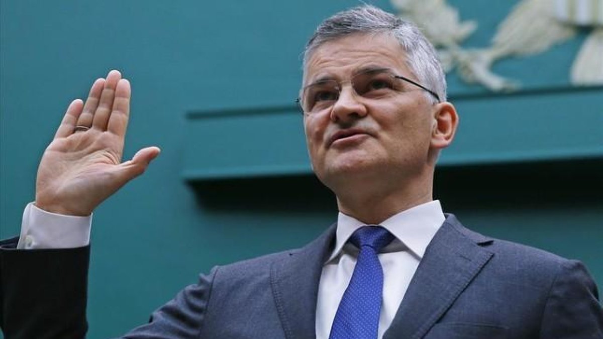 El presidente de Volkswagen en EEUU, MIchael Horn, presta juramento antes de su declaración en el Congreso.-CHIP SOMODEVILLA / AFP