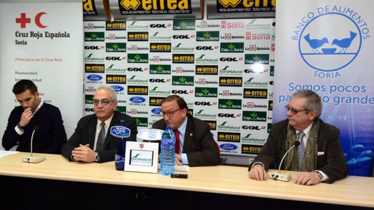 Julio Álvarez, Modesto Fernández, Francisco Rubio y Ángel Crespo durante su comparecencia de ayer.-ÁLVARO MARTÍNEZ