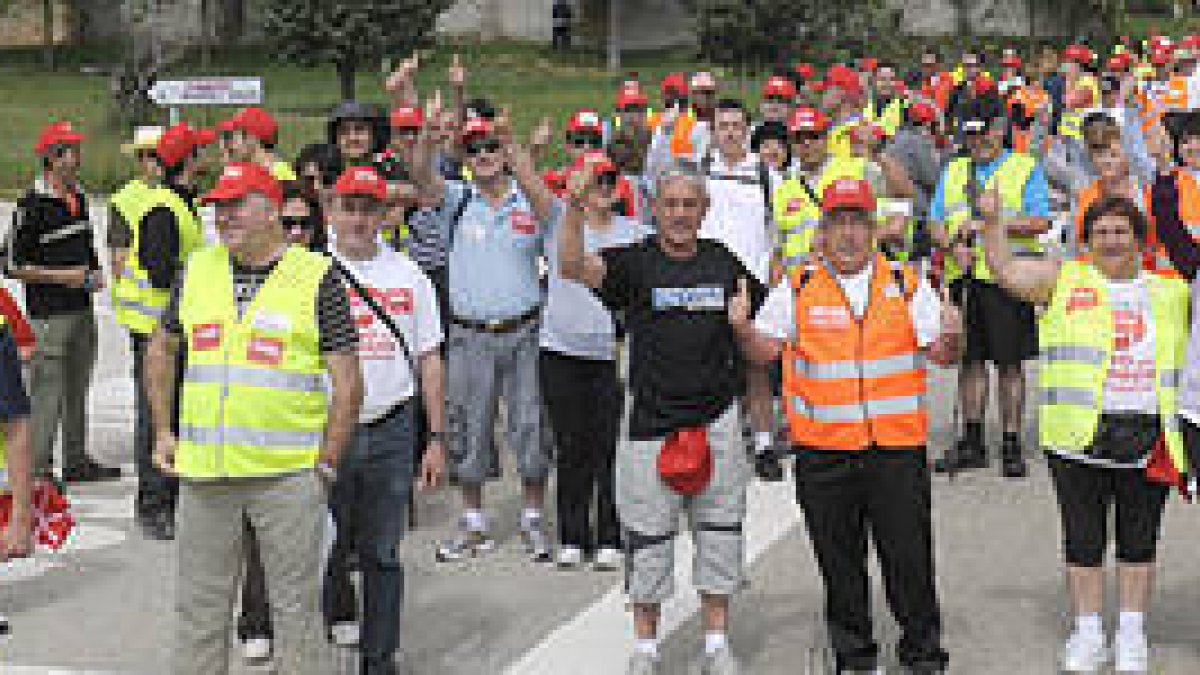 Caminantes de la segunda etapa de la marcha reivindicativa. / V. G. -