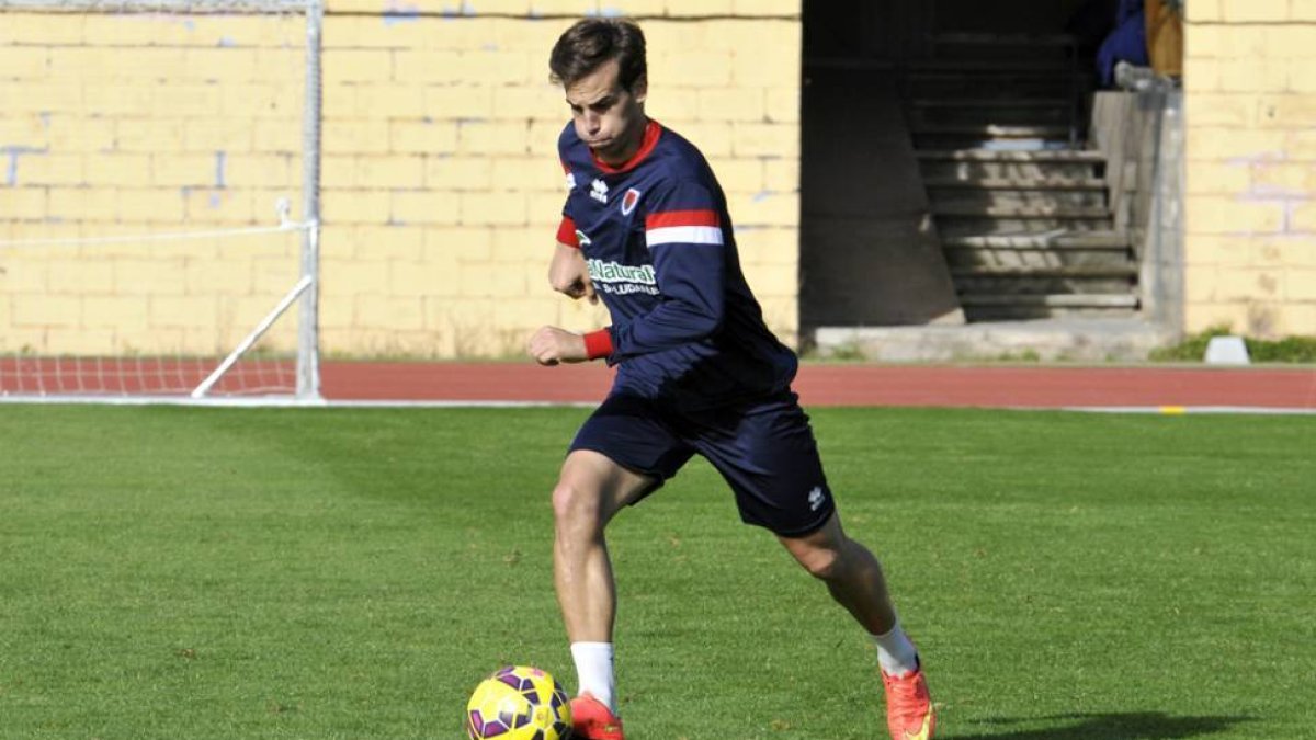 Íñigo Pérez en un entrenó en el anexo de Los Pajaritos.-Valentín Guisande