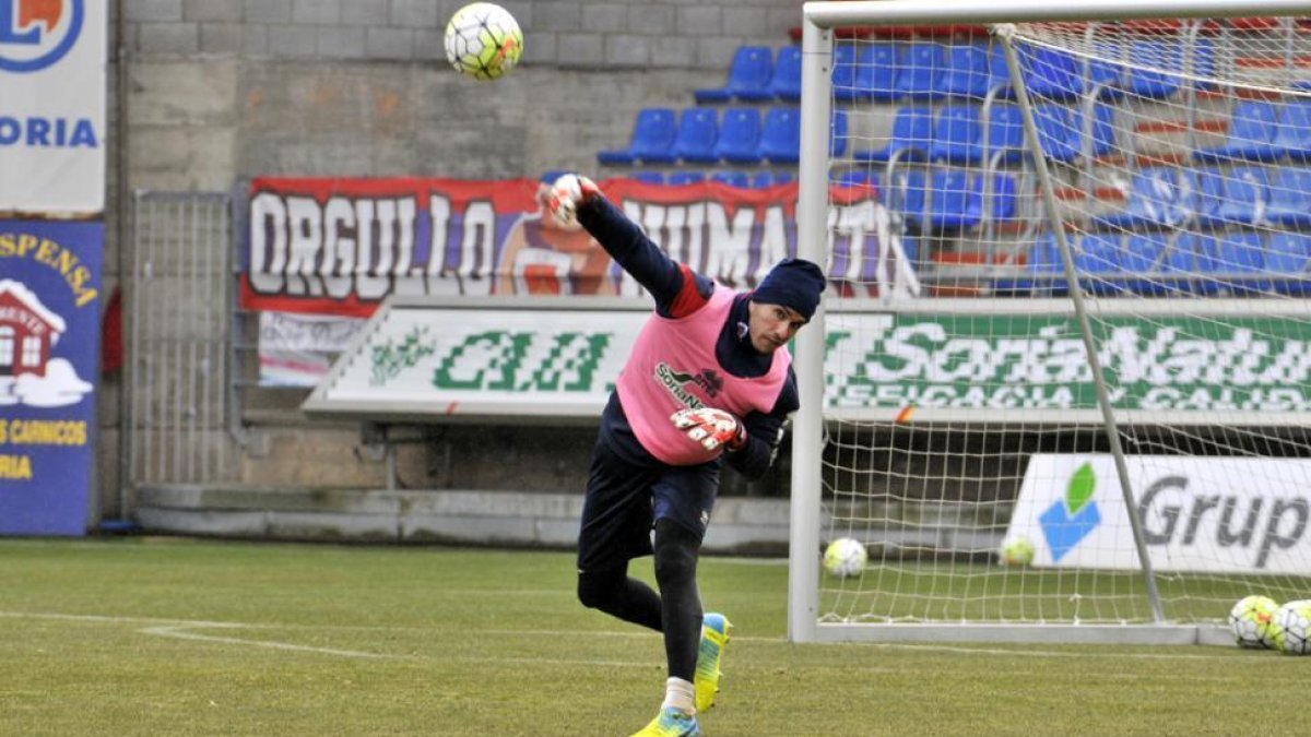 Munir en el entrenamiento de ayer en el campo de Los Pajaritos.-Valentín Guisande