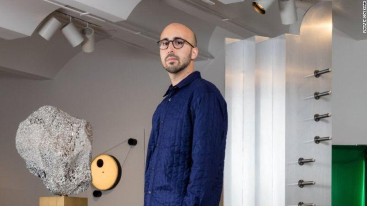 Juan García Mosqueda, galerista argentino.-