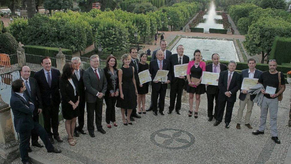 La ministra García Tejerina con los galardonados de los XXVI Premios Alimentos de España, celebrados en Córdoba-Efe