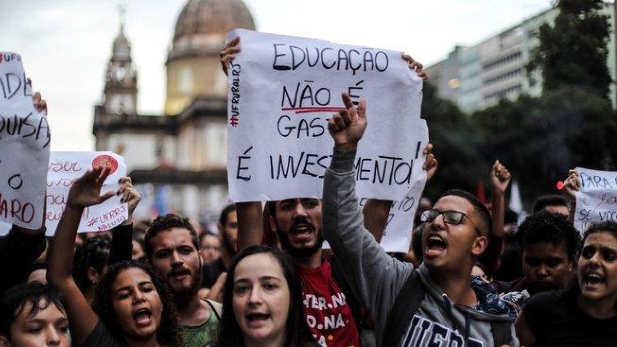 Protestas en Rio de Janeiro, Brasil, por los recortes en la educación pública.-EFE