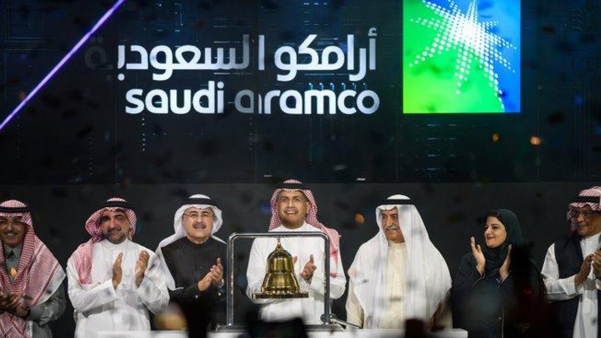 El presidente de Aramco, Yasir al-Rumayyan en la ceremonia de inauguración de (IPO) de Saudi Aramco en la Bolsa de Valores de Arabia Saudita (Tadawul), en Riyadh, Arabia Saudita.-EPA/ARAMCO