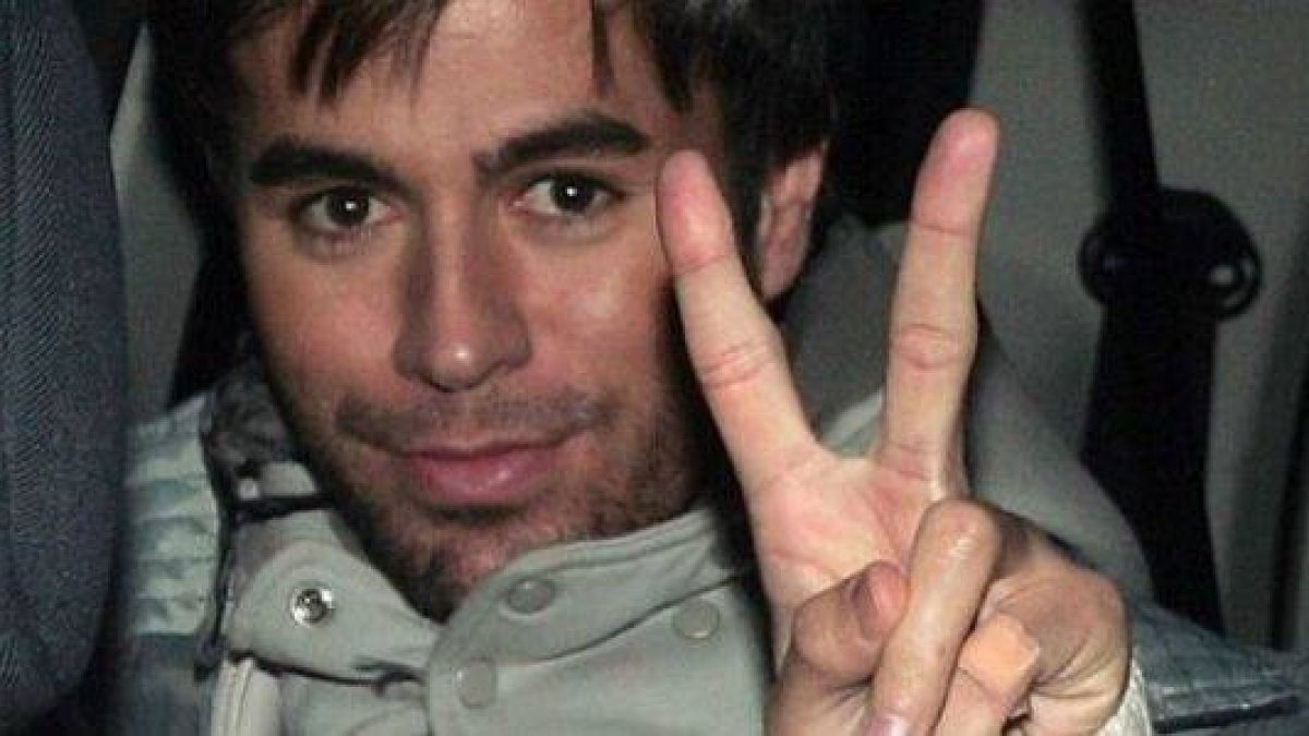 Enrique Iglesias ha colgado una foto mostrando cómo le ha quedado la mano tras la cirugía reconstructiva.-Foto: INSTAGRAM