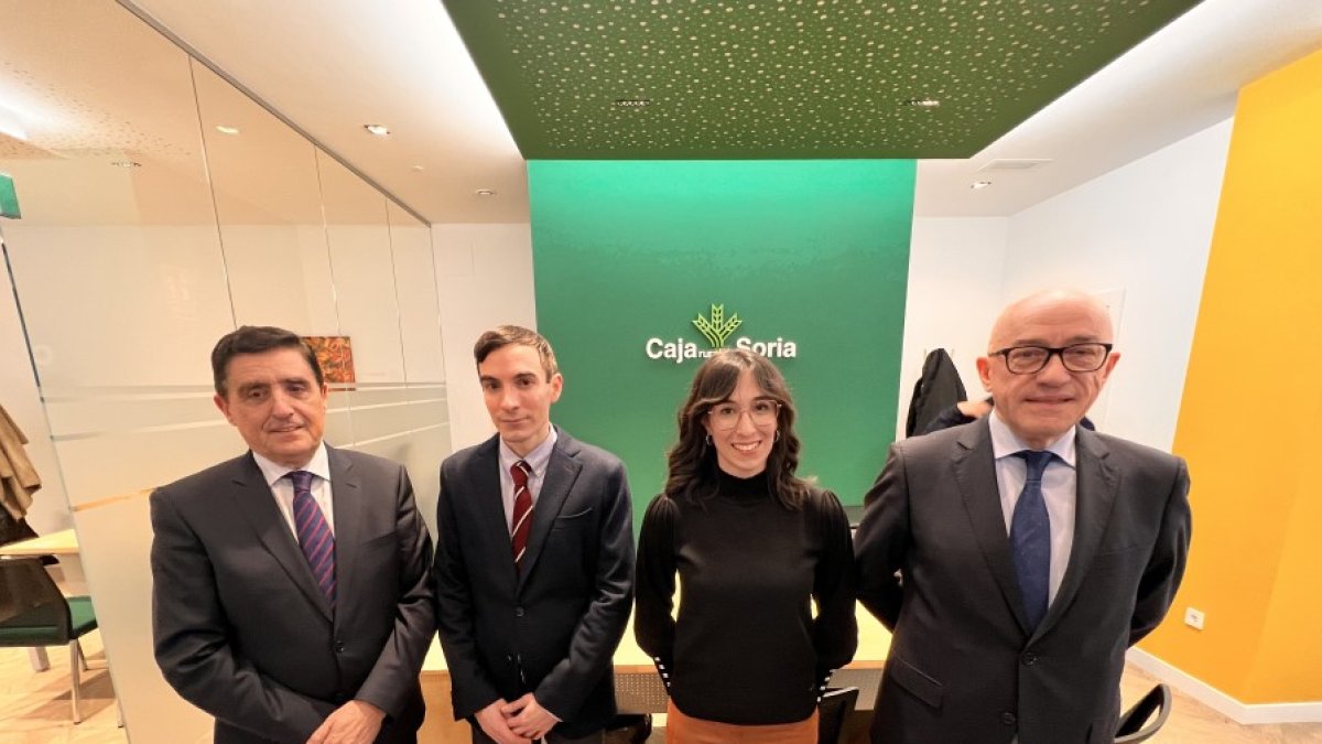Carlos Martínez Izquierdo, Javier Manrique, Blanca Fernández y Domingo Barca en la inauguración de la nueva oficina. HDS