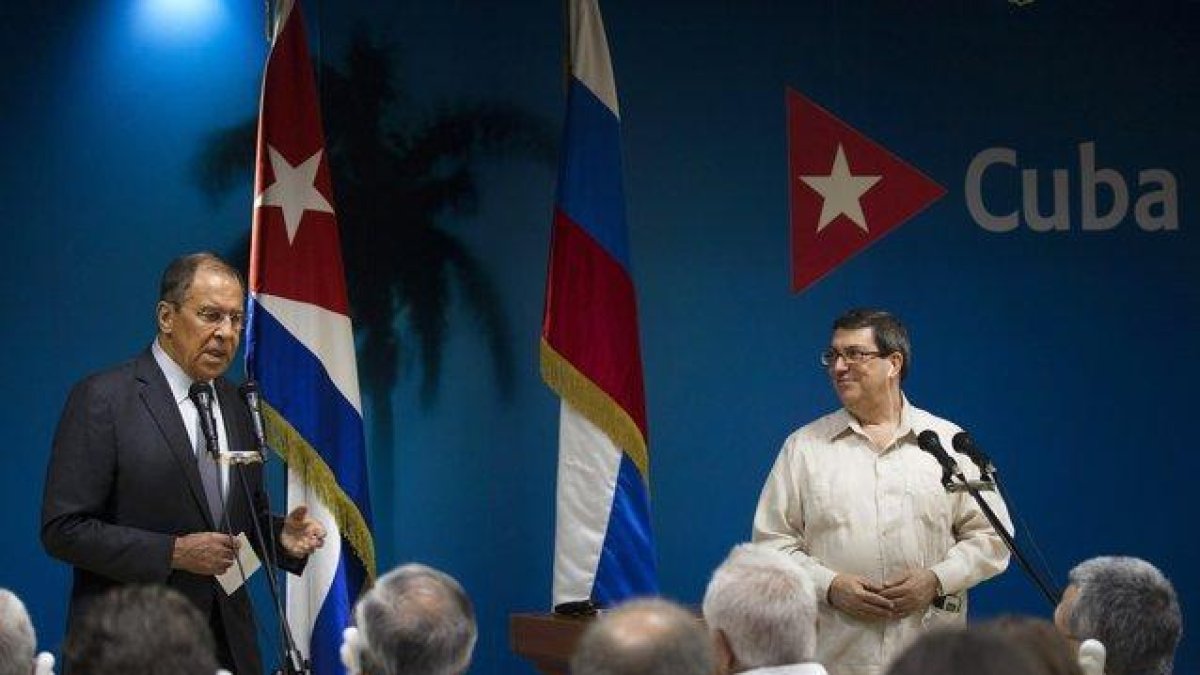 Los ministros de Exteriores de Rusia y Cuba, Serguéi Lavrov y Bruno Rodriguez.-AP