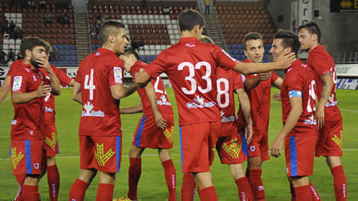 El Numancia se impuso por la mínima al Real Zaragoza con tanto de Natalio. / VALENTÍN GUISANDE-