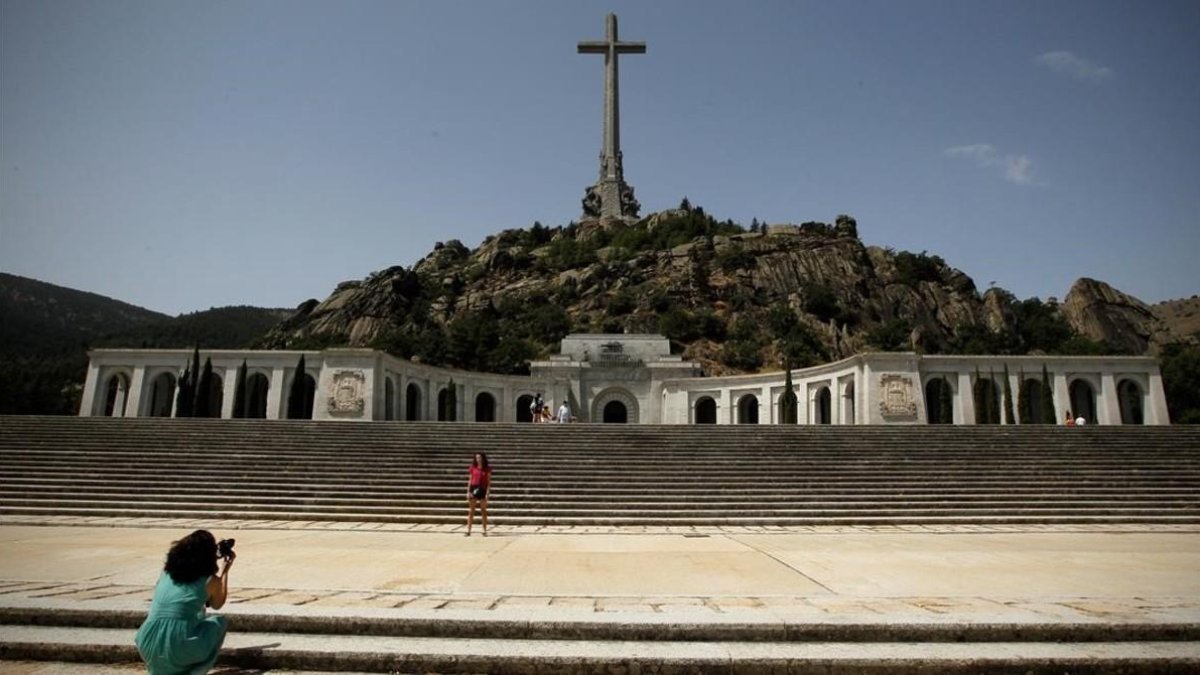 Turistas en el Valle de los Caídos. /-JOSE LUIS ROCA