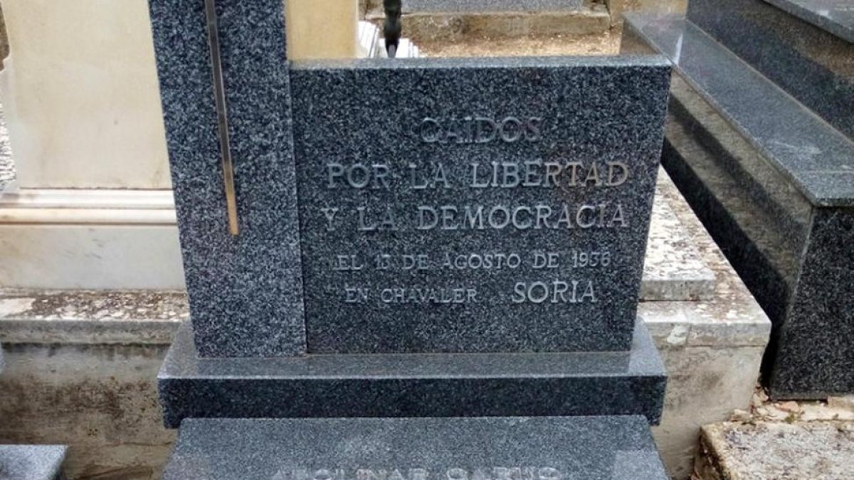 Sepultura del padre de las hermanas.-DIARIO DE SORIA